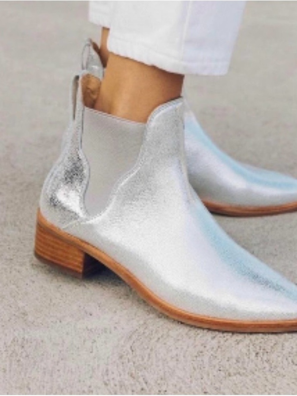 NWOT Soludos Metallic Silver Marfa Chelsea Boots